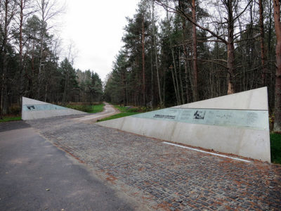 a road leading to a memorial