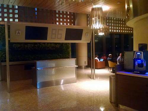 BOM Terminal 2 Lounge 02