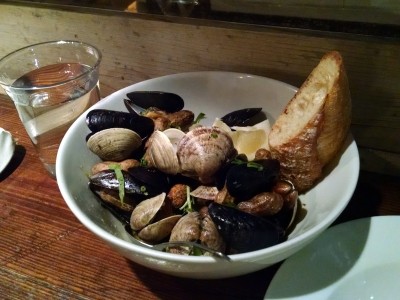 a bowl of clams and bread