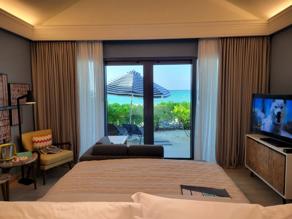Le Méridien Maldives Beach Bungalow bedroom
